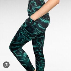 Chico's Zenergy Black and Green Patterned Leggings With Pockets